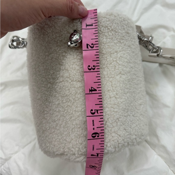 Lululemon Fleece Bucket Bag - Picture 6 of 6